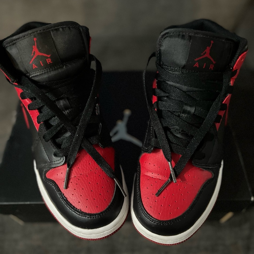 Air Jordan 1 Mid “Banned”